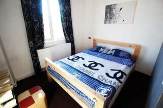 Хостелы Sheni Hostel Тбилиси Двухместный номер с 1 кроватью и собственной ванной комнатой-4
